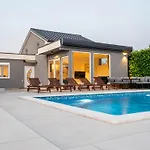 Vinky Villa Pula
