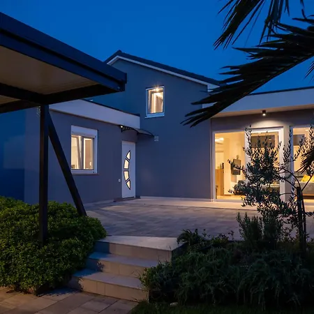 Vinky Villa