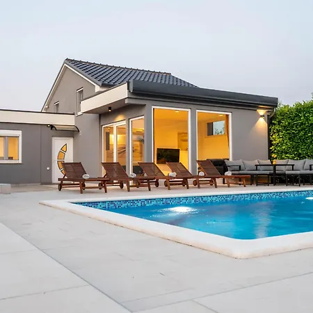 Vinky Вилла Пула